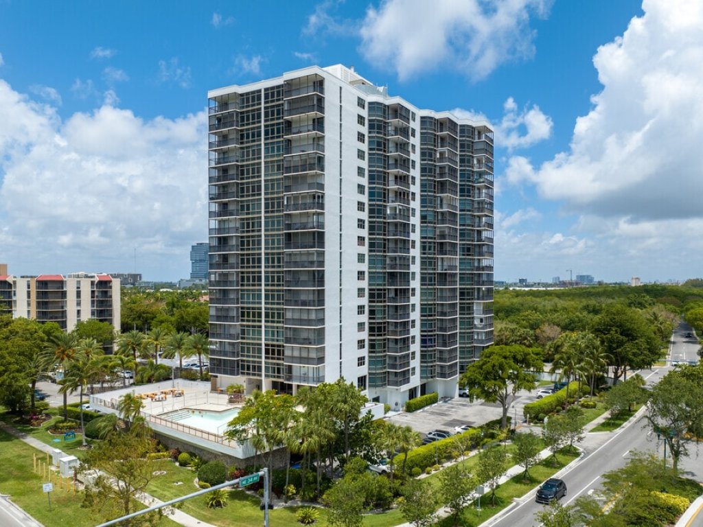 Coronado I, Aventura property management