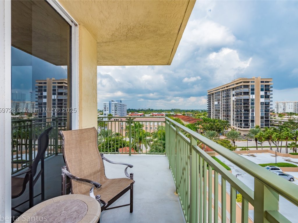 2080 Ocean Drive, Hallandale Beach property management