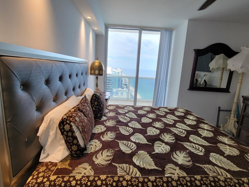 Beach Club Two, Hallandale Beach property management