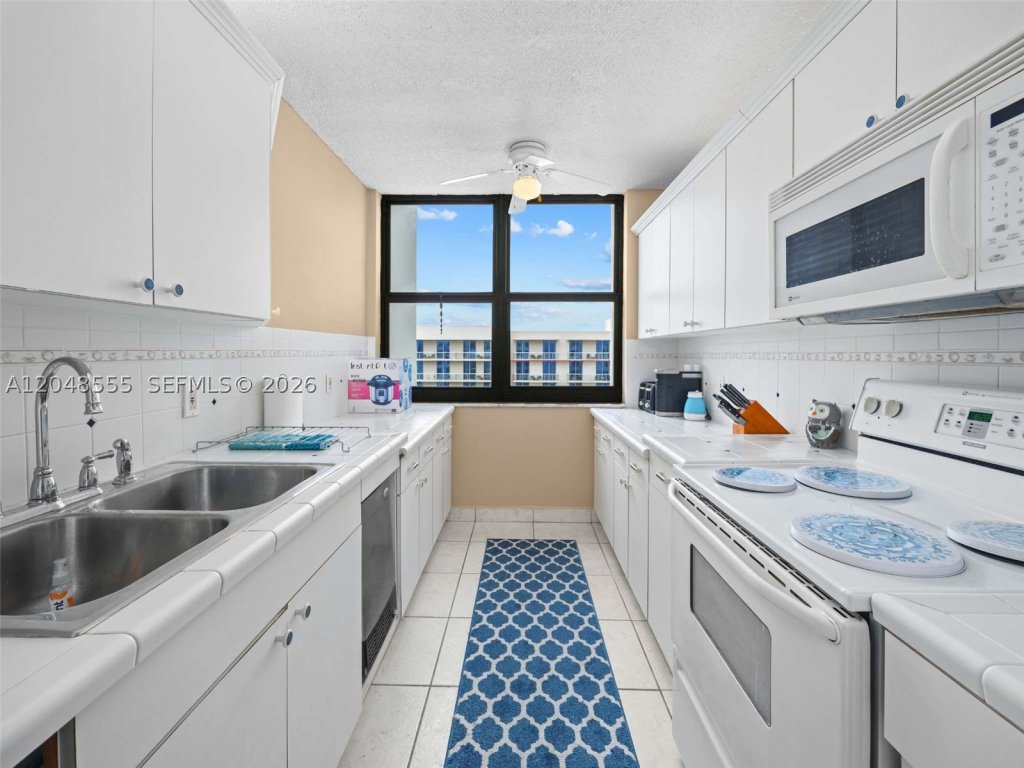 Crystal Tower, Hollywood property management