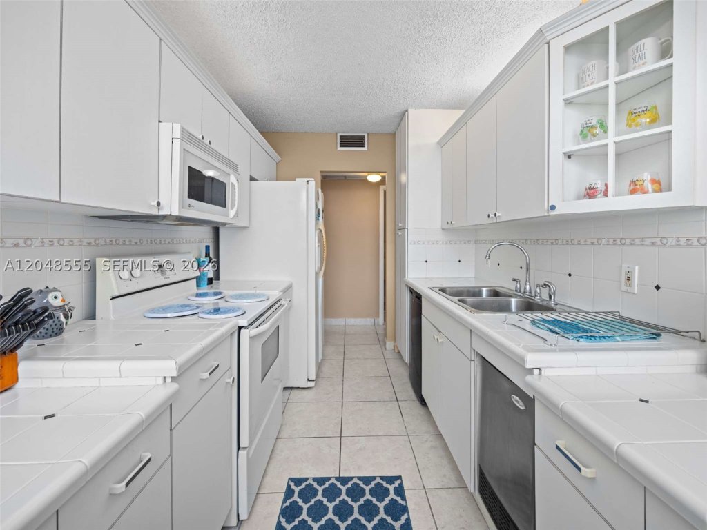 Crystal Tower, Hollywood property management