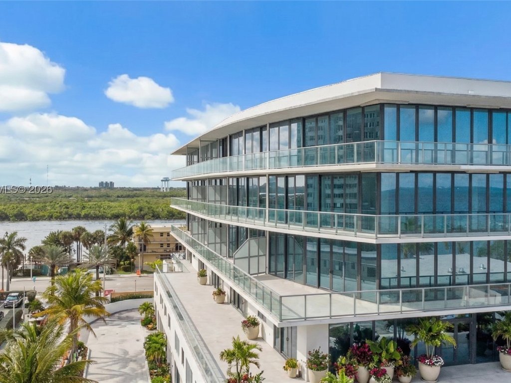 Eturna Beachside Residences, Hollywood property management