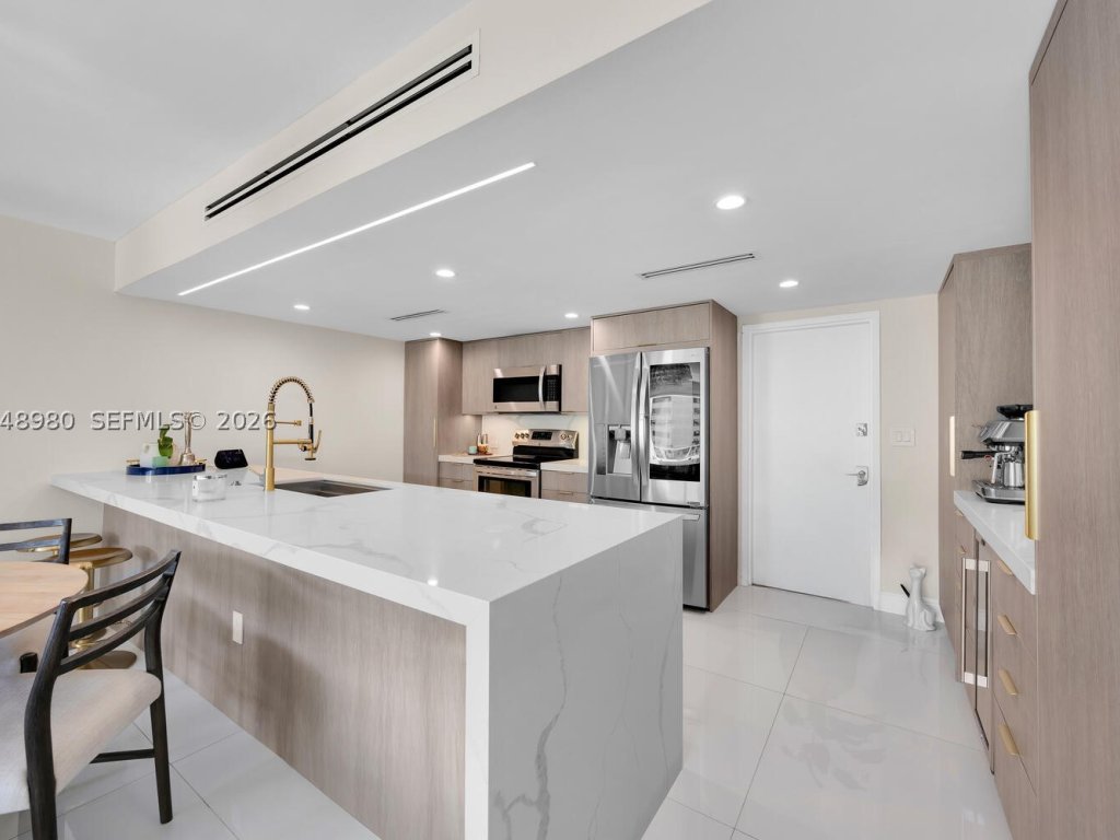 Commodore Club West, Key Biscayne property management