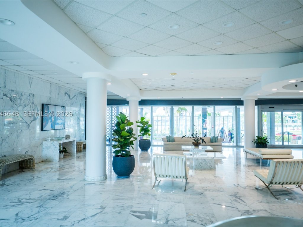 Crystal House, Miami Beach property management