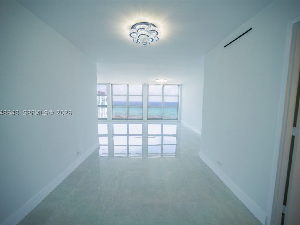 Crystal House, Miami Beach property management