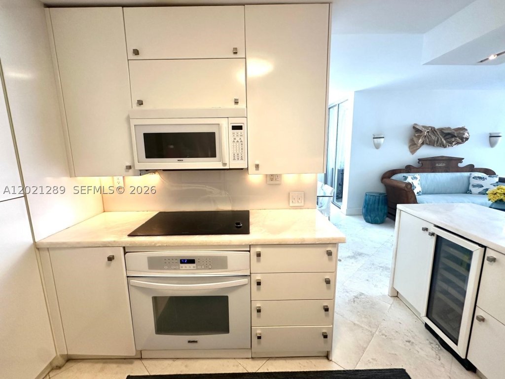 Island Breakers, Key Biscayne property management