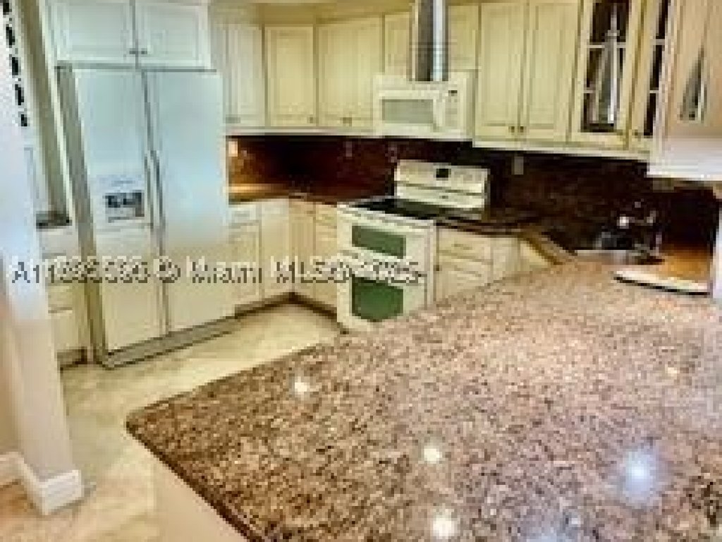 Oceanfront Plaza, Miami Beach property management