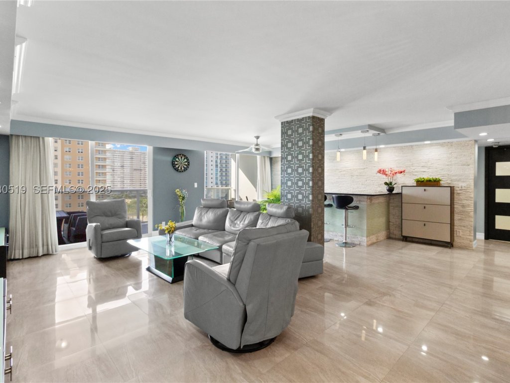 La Mer Estates, Hallandale Beach property management