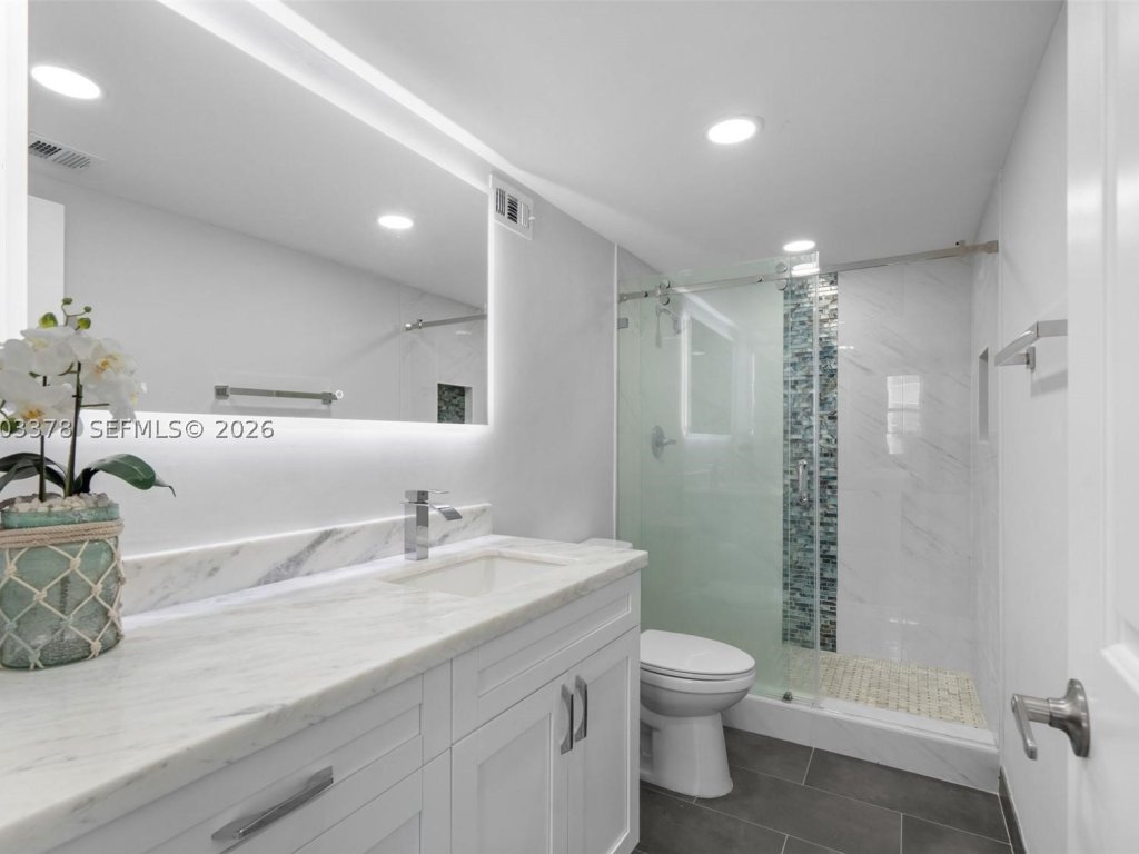 The Wave Condo, Hollywood property management