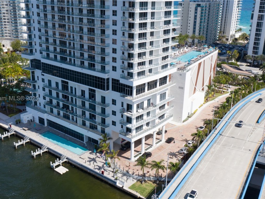 Hyde Beach House, Hollywood property management