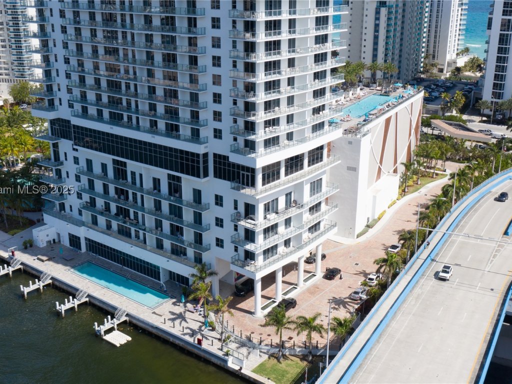 Hyde Beach House, Hollywood property management