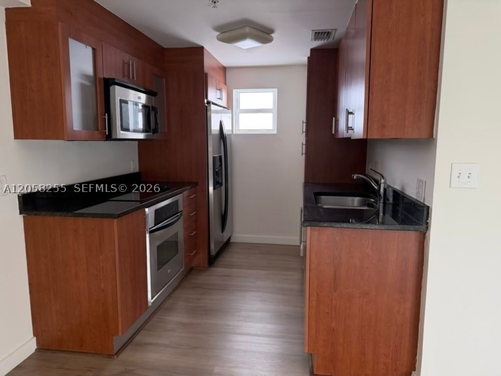 Brickell Roads Atriums, Brickell property management