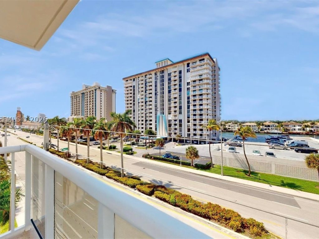 Hyde Park Towers, Hollywood property management