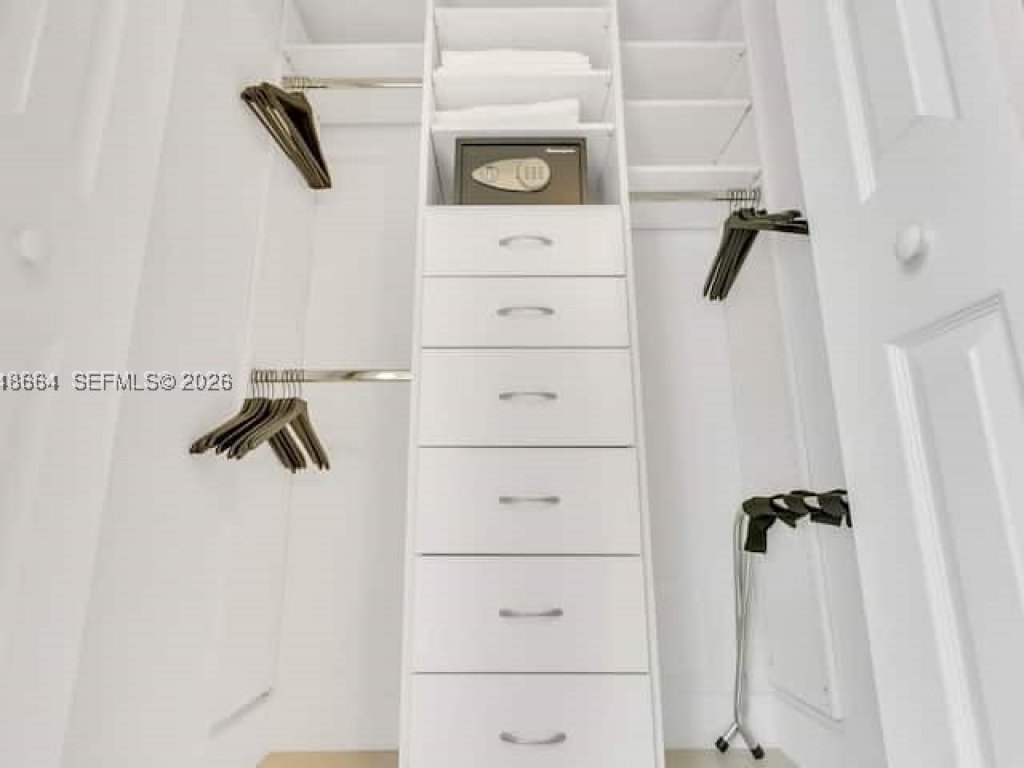 Key Islander, Key Biscayne property management