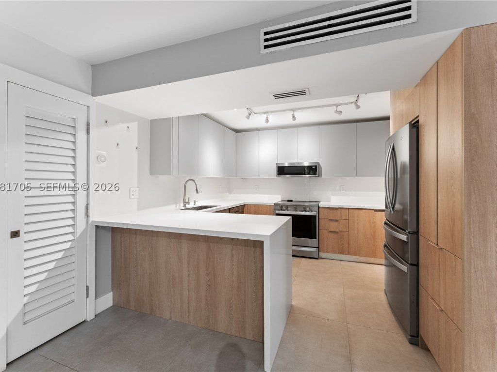 Ocean Village, Key Biscayne property management